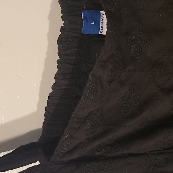 Women's Black eyelet tank with tie shoulders bubble hem - Picture 2 of 4